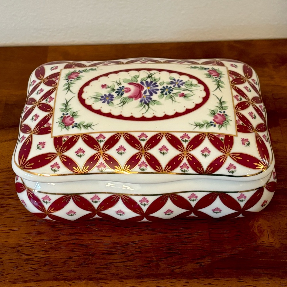 Porcelain Keepsake Box - Picture 2 of 8